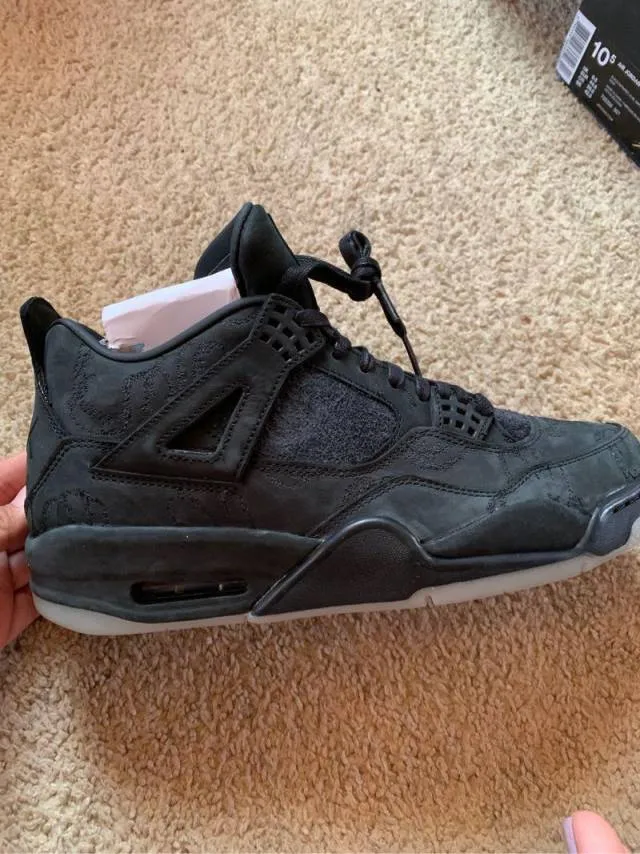 Air jordan 4 retro kaws