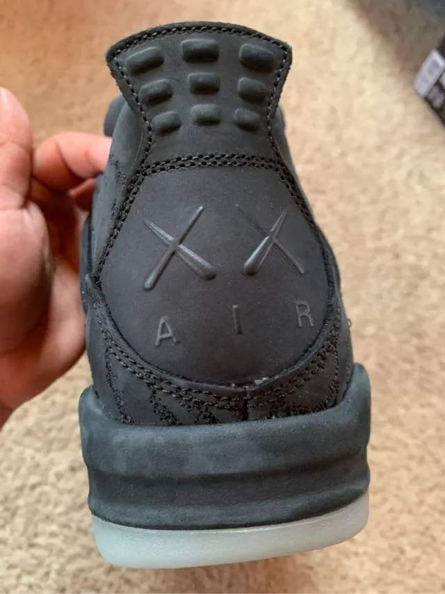 Air jordan 4 retro kaws