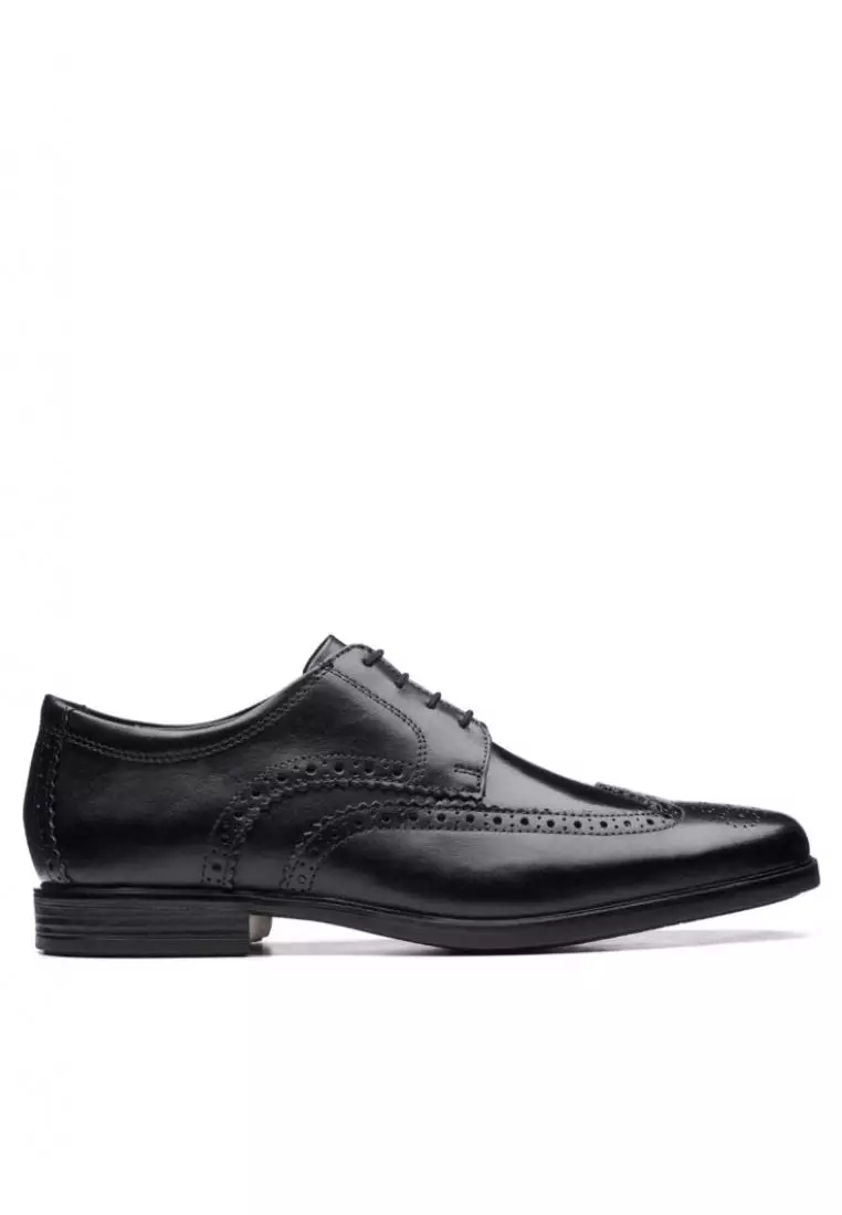 Clarks Clarks Howard Wing Black Leather Mens Shoes with Medal Rated Tannery and MIMIC Grip Technology