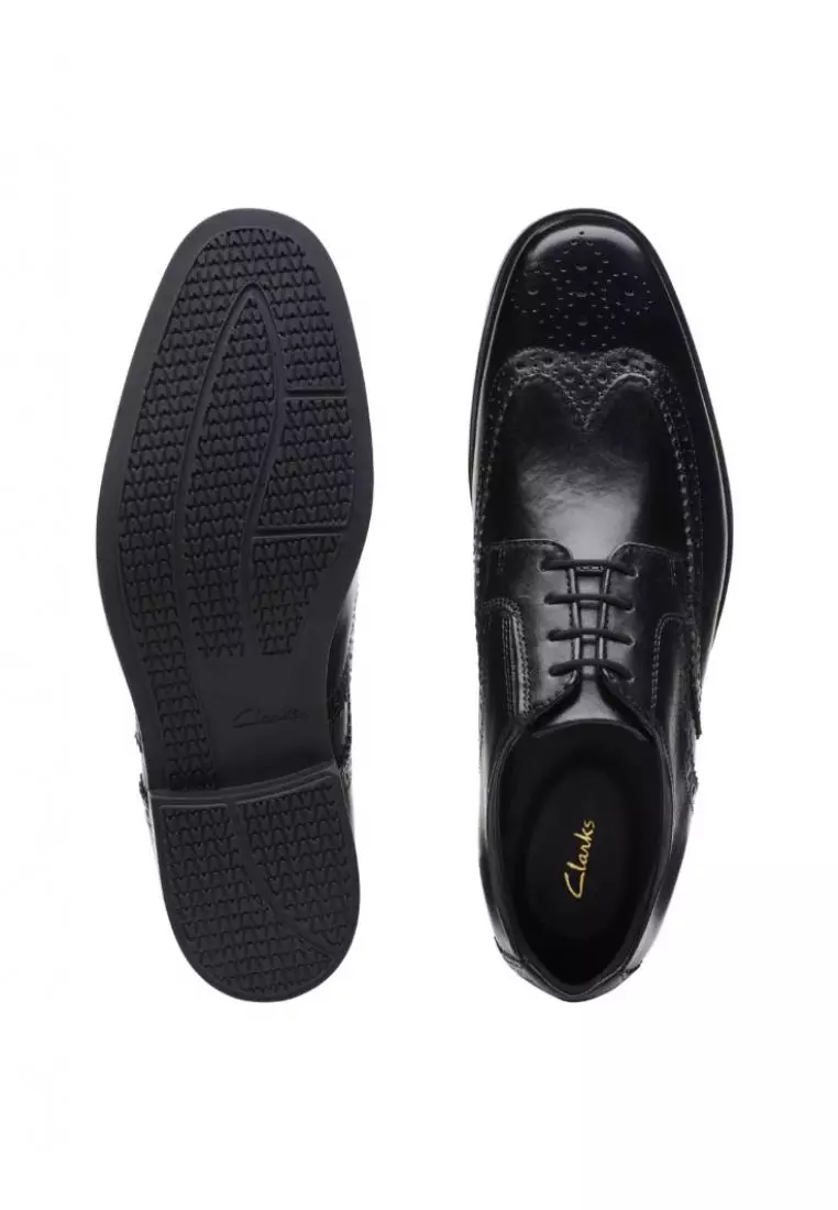 Clarks Clarks Howard Wing Black Leather Mens Shoes with Medal Rated Tannery and MIMIC Grip Technology