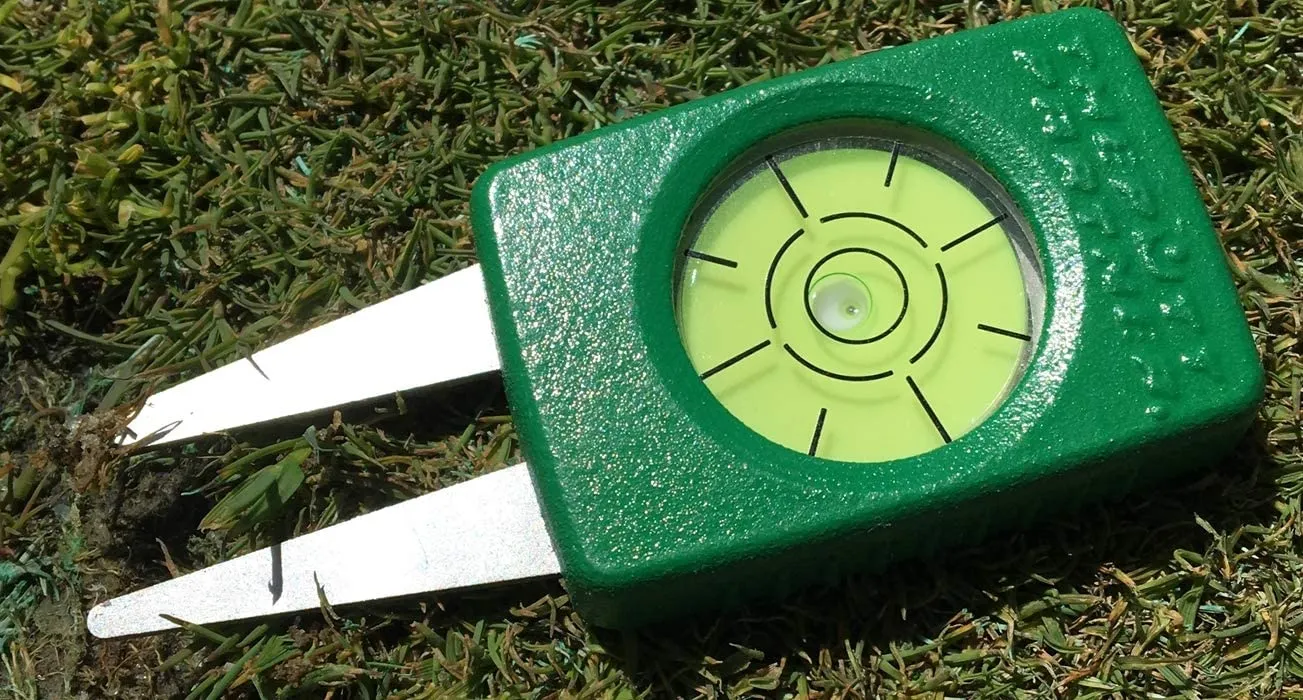 Golf Divot Tool and Putting Reader - Golf Training Aids