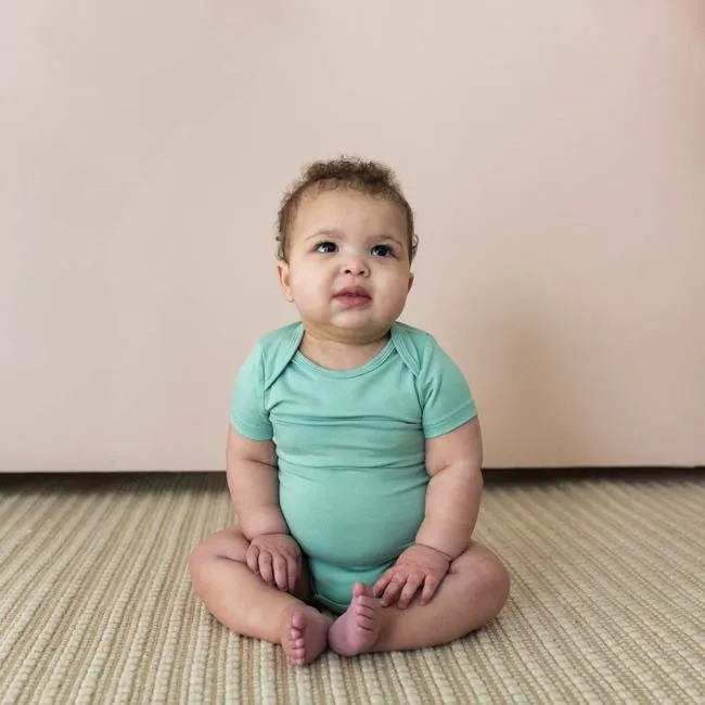 Kyte Baby Short Sleeve Bodysuit in Wasabi